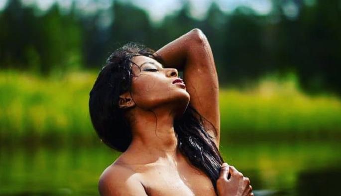 bikini model nikita gokhale shares nude photo on social media | मराठमोळ्या अभिनेत्रीने पुन्हा एकदा केले न्यूड फोटोशूट, सोशल मीडियावर खळबळ