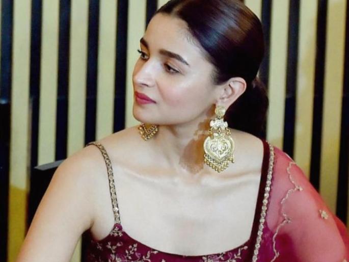 Alia Bhatt Admits She's had a Crush on Ranbir Kapoor Since She was 11 | ११ वर्षांची असतानाच रणबीर कपूरच्या प्रेमात पडली आलिया भट्ट! स्वत: दिली कबुली!! Alia Bhatt Admits She's had a Crush on Ranbir Kapoor Since She was 11 | ११ वर्षांची असतानाच रणबीर कपूरच्या प्रेमात पडली आलिया भट्ट! स्वत: दिली कबुली!!