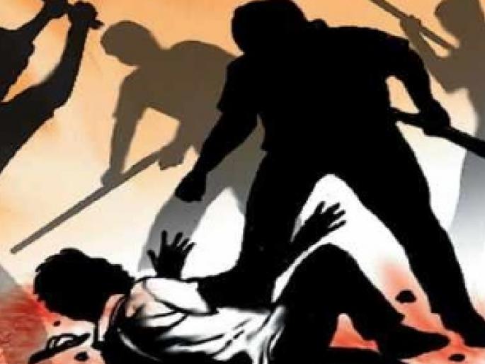 Due to a property dispute, son beat father with a stick | प्रापर्टीच्या वादामुळे मुलांनं केली वडिलाला लाकडानं बेदम मारहाण Due to a property dispute, son beat father with a stick | प्रापर्टीच्या वादामुळे मुलांनं केली वडिलाला लाकडानं बेदम मारहाण