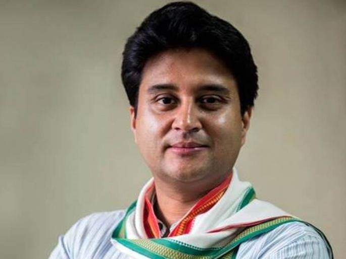 Assembly polls : Jyotiraditya Scindia Will decide the candidates | महाराष्ट्राशी जवळीक असणाऱ्या ज्योतिरादित्य सिंधीयांकडे विधानसभेची धुरा Assembly polls : Jyotiraditya Scindia Will decide the candidates | महाराष्ट्राशी जवळीक असणाऱ्या ज्योतिरादित्य सिंधीयांकडे विधानसभेची धुरा