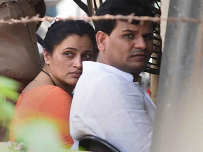 Navneet Rana Latest News: Navneet Ravi Rana couple will have to stay in jail till Monday; Hearing on bail application extended | Navneet Rana Latest News: नवनीत राणा दाम्पत्याला सोमवारपर्यंत तुरुंगातच रहावे लागणार; जामिन अर्जावरील सुनावणी लांबली
