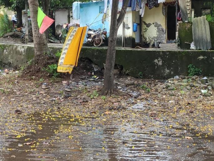 Demand from locals for drain repair; Drainage in Ulhasnagar in school yard | नालीच्या दुरुस्तीचे स्थानिकांकडून मागणी; उल्हासनगरात नालीचे पाणी शाळा पटांगणात Demand from locals for drain repair; Drainage in Ulhasnagar in school yard | नालीच्या दुरुस्तीचे स्थानिकांकडून मागणी; उल्हासनगरात नालीचे पाणी शाळा पटांगणात