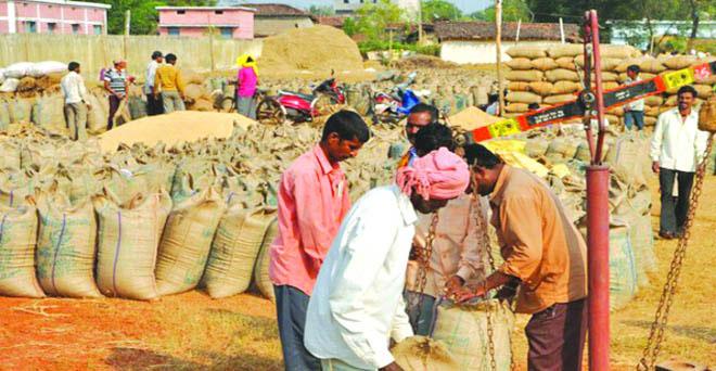 Big news; 90,000 quintals of maize balance; The shopping portal, however, was closed | मोठी बातमी; ९० हजार क्विंटल मका शिल्लक; खरेदीचे पोर्टल मात्र झाले बंद Big news; 90,000 quintals of maize balance; The shopping portal, however, was closed | मोठी बातमी; ९० हजार क्विंटल मका शिल्लक; खरेदीचे पोर्टल मात्र झाले बंद