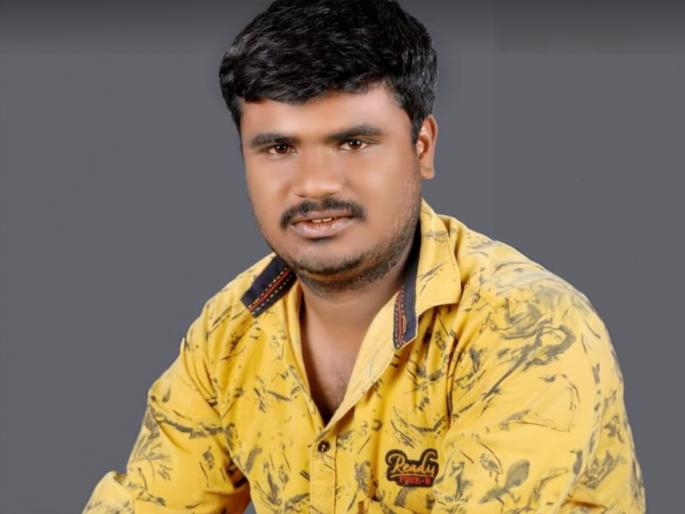 Suicide of a youth by writing the names of the accused on the status saying that they are mentally tortured | मानसिक छळ करतात म्हणत स्टेटसवर आरोपींची नावे लिहून युवकाची आत्महत्या Suicide of a youth by writing the names of the accused on the status saying that they are mentally tortured | मानसिक छळ करतात म्हणत स्टेटसवर आरोपींची नावे लिहून युवकाची आत्महत्या