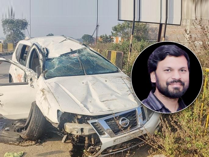 Speeding car crashes into divider, one killed, two seriously | भरधाव कार दुभाजकावर आदळली, एक ठार, दाेन गंभीर Speeding car crashes into divider, one killed, two seriously | भरधाव कार दुभाजकावर आदळली, एक ठार, दाेन गंभीर