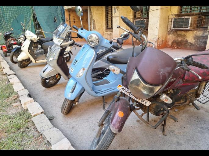 Intrusion of outside vehicles into Konkan Bhawan raises security issue | कोकण भवनात बाहेरील वाहनांची घुसखोरी सुरक्षेचा प्रश्न ऐरणीवर Intrusion of outside vehicles into Konkan Bhawan raises security issue | कोकण भवनात बाहेरील वाहनांची घुसखोरी सुरक्षेचा प्रश्न ऐरणीवर