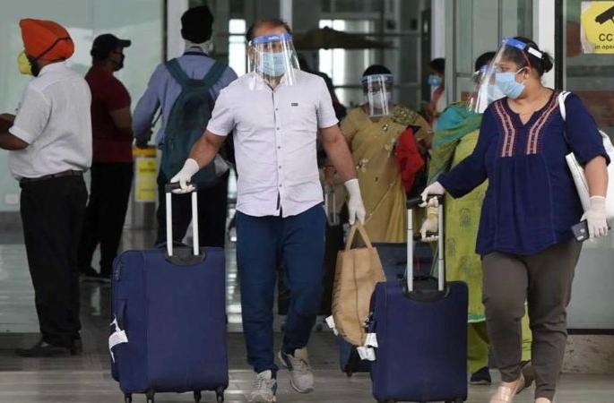 New guidelines issued for air travelers | हवाई प्रवास करणाऱ्यांसाठी नवे दिशानिर्देश जारी New guidelines issued for air travelers | हवाई प्रवास करणाऱ्यांसाठी नवे दिशानिर्देश जारी