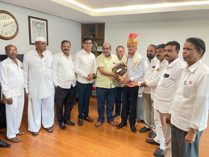 Khed project affected farmers get justice after 8 years; Subhash Desai felicitated | ८ वर्षांनी खेडच्या प्रकल्पबाधित शेतकऱ्यांना मिळाला न्याय; सुभाष देसाईंचा केला सत्कार