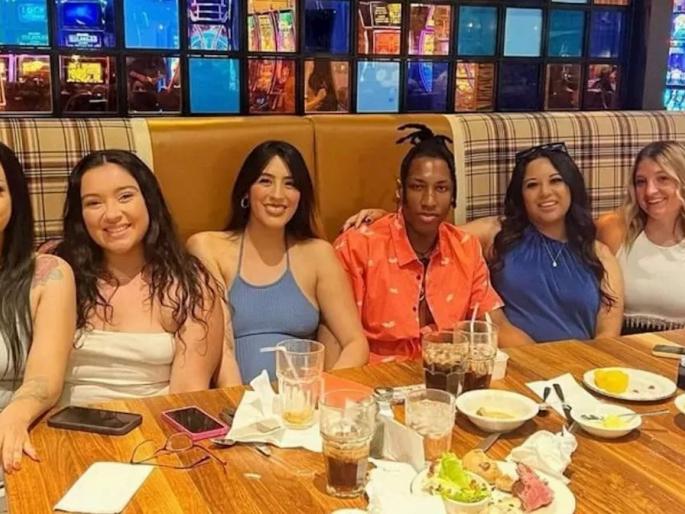 Man marry to 5 women live together in 1 house with 10 kids | कमालच केली राव! १ पती ५ बायका, १० मुलांसोबत राहतात एकाच छताखाली आणि.... Man marry to 5 women live together in 1 house with 10 kids | कमालच केली राव! १ पती ५ बायका, १० मुलांसोबत राहतात एकाच छताखाली आणि....