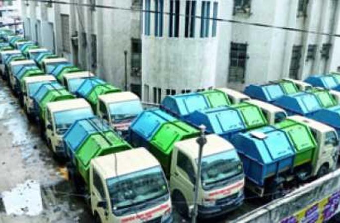 Bell trains in Solapur city, ambulances of the health department are on the spot due to lack of diesel | सोलापूर शहरातील घंटागाड्या, आरोग्य विभागाच्या रूग्णवाहिका डिझेलअभावी जागेवरच Bell trains in Solapur city, ambulances of the health department are on the spot due to lack of diesel | सोलापूर शहरातील घंटागाड्या, आरोग्य विभागाच्या रूग्णवाहिका डिझेलअभावी जागेवरच