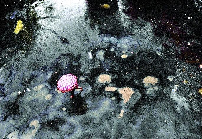 Potholes on the roads in Thane | ठाण्यात रस्त्यांवर खड्डेच खड्डे Potholes on the roads in Thane | ठाण्यात रस्त्यांवर खड्डेच खड्डे