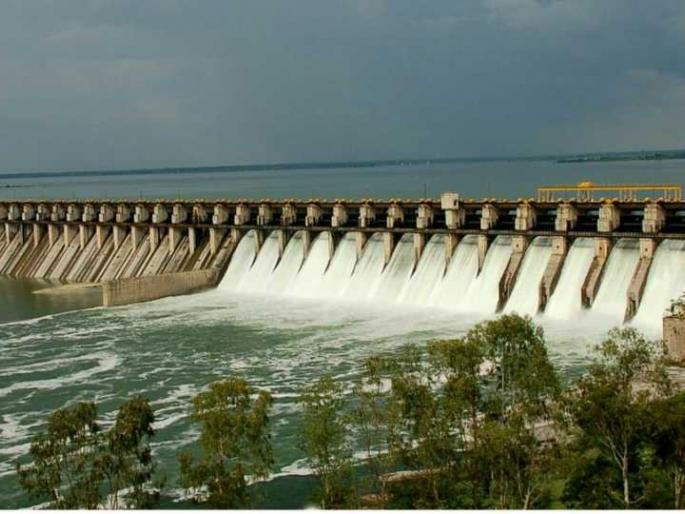 Vardayini of Solapur; Due to dams in Pune, Ujani dam has been filled 34 times in 40 years | सोलापूरची वरदायिनी; पुण्यातील धरणांमुळे ४० वर्षांत ३४ वेळा भरले उजनी धरण Vardayini of Solapur; Due to dams in Pune, Ujani dam has been filled 34 times in 40 years | सोलापूरची वरदायिनी; पुण्यातील धरणांमुळे ४० वर्षांत ३४ वेळा भरले उजनी धरण