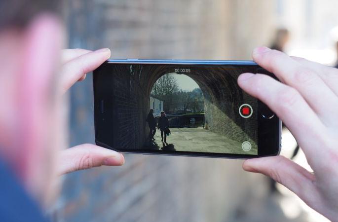 Video of beating girlfriend goes viral on social media | प्रेयसीला मारहाण करून व्हिडिओ सोशल मीडियावर व्हायरल Video of beating girlfriend goes viral on social media | प्रेयसीला मारहाण करून व्हिडिओ सोशल मीडियावर व्हायरल