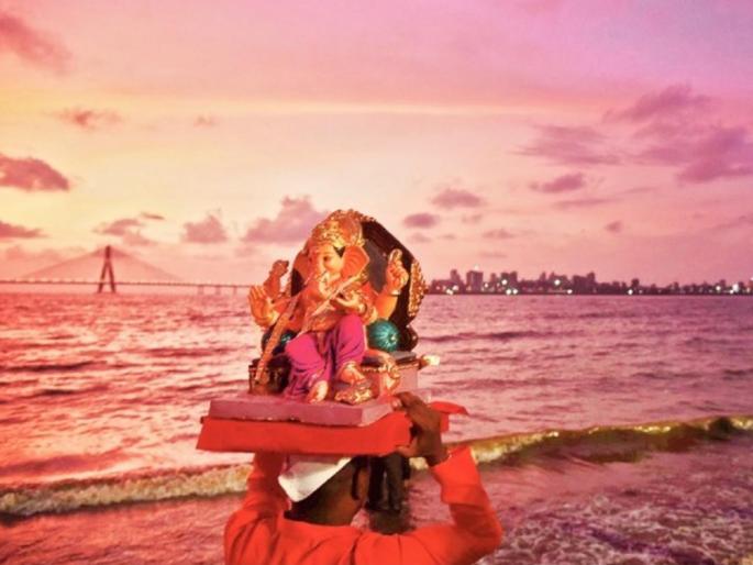 in mumbai ganesh mahotsav 2024 on wednesday the five day ganesha idol was given a heartfelt farewell | बाप्पा...पुढच्या वर्षी लवकर या! पाच दिवसांच्या गणरायांना निरोप; चौपाट्यांवर भाविकांची गर्दी  in mumbai ganesh mahotsav 2024 on wednesday the five day ganesha idol was given a heartfelt farewell | बाप्पा...पुढच्या वर्षी लवकर या! पाच दिवसांच्या गणरायांना निरोप; चौपाट्यांवर भाविकांची गर्दी