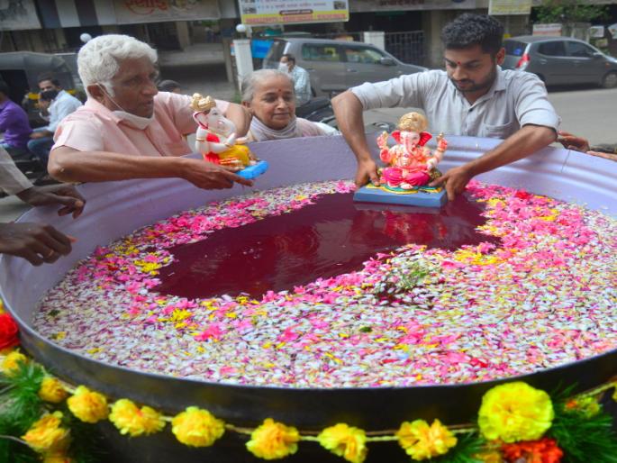 Come early next year ...! A heartfelt farewell to five-day-old Bappa in Pune | पुढच्या वर्षी लवकर या...! पुण्यात पाच दिवसांच्या बाप्पाला भावपूर्ण निरोप