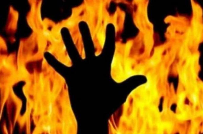 Hinganghat burning case; Was the accused alone or with the accomplice? | हिंगणघाट जळीत प्रकरण; आरोपी एकटाच की सोबत होता सहकारी? Hinganghat burning case; Was the accused alone or with the accomplice? | हिंगणघाट जळीत प्रकरण; आरोपी एकटाच की सोबत होता सहकारी?