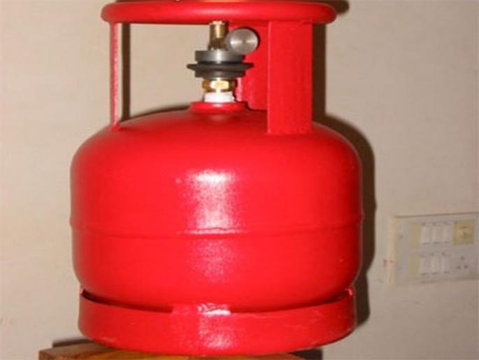 5 kg weight cylinders will be available from the ration shops | स्वस्त धान्य दुकानावरून मिळणार 5 किलो वजनाचे सिलिंडर 5 kg weight cylinders will be available from the ration shops | स्वस्त धान्य दुकानावरून मिळणार 5 किलो वजनाचे सिलिंडर