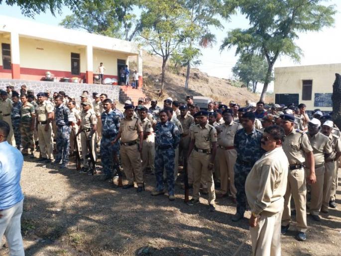 50 squad for catching li0pard in Chalisgaon taluka | चाळीसगाव तालुक्यात नरभक्षक बिबटय़ाला पकडण्यासाठी 50 जणांचे पथक दाखल, 25 शार्प शुटरचा समावेश 50 squad for catching li0pard in Chalisgaon taluka | चाळीसगाव तालुक्यात नरभक्षक बिबटय़ाला पकडण्यासाठी 50 जणांचे पथक दाखल, 25 शार्प शुटरचा समावेश