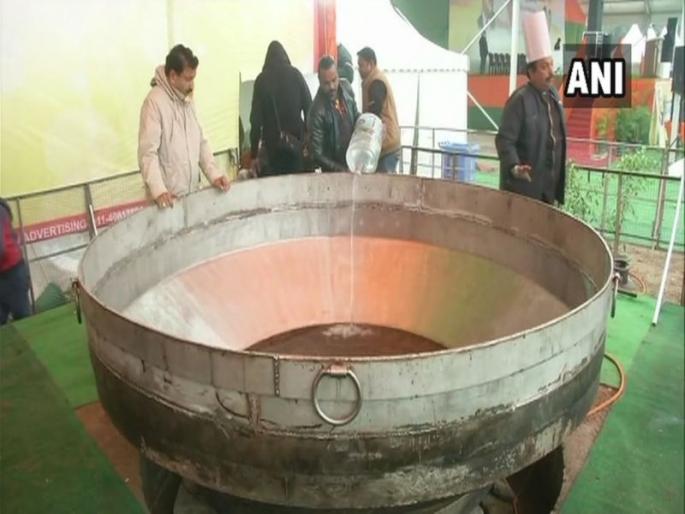 5000 kg 'Khichdi' cooked for BJP's 'Bhim Mahasangam Vijay Sankalp' rally in Delhi's Ram Leela Maidan | दलितांसाठी भाजपाने शिजवली पाच हजार किलो 'समसरता खिचडी'