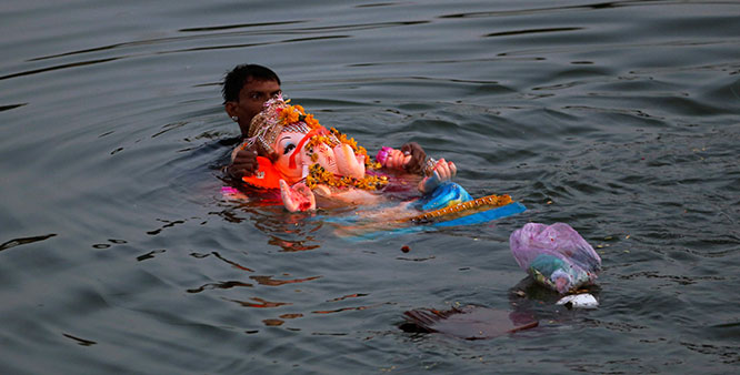 Planning of ‘One Corporator One Artificial Lake’ for immersion | विसर्जनासाठी ‘एक नगरसेवक एक कृत्रिम तलावा’चे नियोजन Planning of ‘One Corporator One Artificial Lake’ for immersion | विसर्जनासाठी ‘एक नगरसेवक एक कृत्रिम तलावा’चे नियोजन