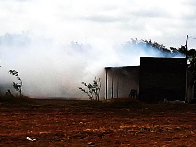 Explosion at fireworks factory at Bhalwani | मंगळवेढा तालुक्यातील भाळवणी येथे फटाका कारखान्यात स्फोट Explosion at fireworks factory at Bhalwani | मंगळवेढा तालुक्यातील भाळवणी येथे फटाका कारखान्यात स्फोट