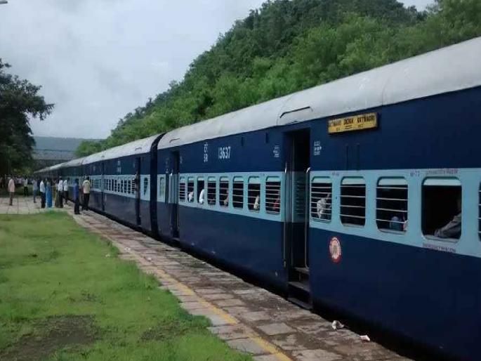 A four-hour mega-block tomorrow on the Kokan railway line | काेकण रेल्वे मार्गावर उद्या चार तासांचा मेगाब्लाॅक A four-hour mega-block tomorrow on the Kokan railway line | काेकण रेल्वे मार्गावर उद्या चार तासांचा मेगाब्लाॅक