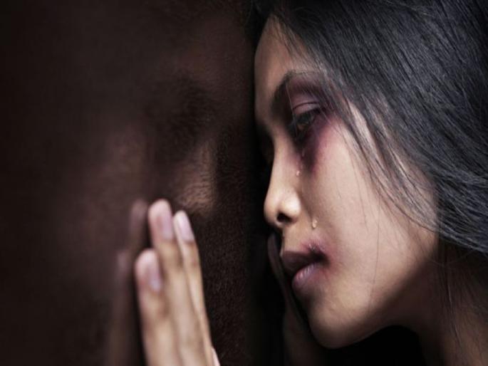 Gang-rape of woman by giving gungy drug from soft drink | शीतपेयातून गुंगीचे औषध देऊन महिलेवर सामूहिक बलात्कार  Gang-rape of woman by giving gungy drug from soft drink | शीतपेयातून गुंगीचे औषध देऊन महिलेवर सामूहिक बलात्कार