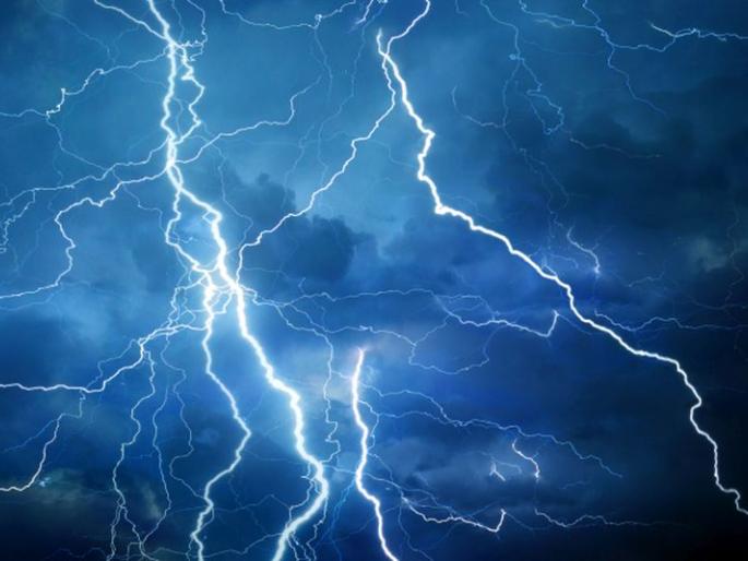 55-year-old woman dies in lightning strike | वीज पडून ५५ वर्षीय महिलेचा मृत्यू