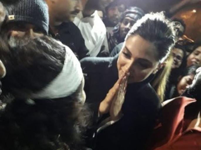 #BoycottChhapaak still in Deepika's favor; followers increased | JNU Protest : #BoycottChhapaak नंतरही दीपिका पादुकोण फायद्यात; जेएनयू भेटीने फॉलोवर्स वाढले #BoycottChhapaak still in Deepika's favor; followers increased | JNU Protest : #BoycottChhapaak नंतरही दीपिका पादुकोण फायद्यात; जेएनयू भेटीने फॉलोवर्स वाढले