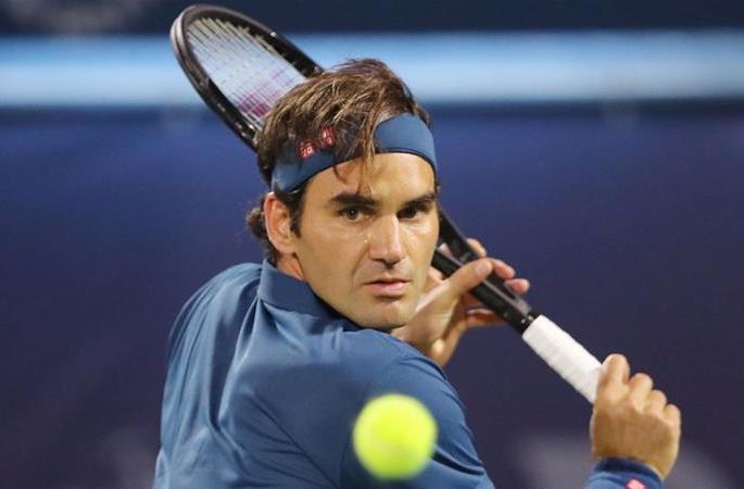 Federer out for a year with a knee injury | गुडघ्याच्या जखमेमुळे फेडरर वर्षभरासाठी बाहेर Federer out for a year with a knee injury | गुडघ्याच्या जखमेमुळे फेडरर वर्षभरासाठी बाहेर
