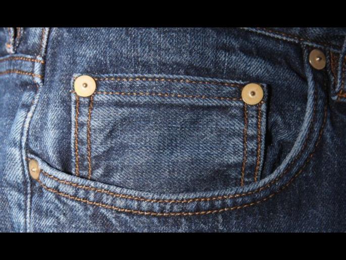 Why jeans have small pocket real reason unknown by 90 percent people | जीन्स पॅंटवर छोटं पॉकेट का दिलेलं असतं? नाणी किंवा कंडोम नाही तर हे आहे त्याचं कारण... Why jeans have small pocket real reason unknown by 90 percent people | जीन्स पॅंटवर छोटं पॉकेट का दिलेलं असतं? नाणी किंवा कंडोम नाही तर हे आहे त्याचं कारण...