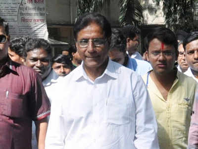 Opposition to Pappu Kalani's predecessor Suitcase | पप्पू कलानीच्या मुदतपूर्व सुटकेस विरोध Opposition to Pappu Kalani's predecessor Suitcase | पप्पू कलानीच्या मुदतपूर्व सुटकेस विरोध