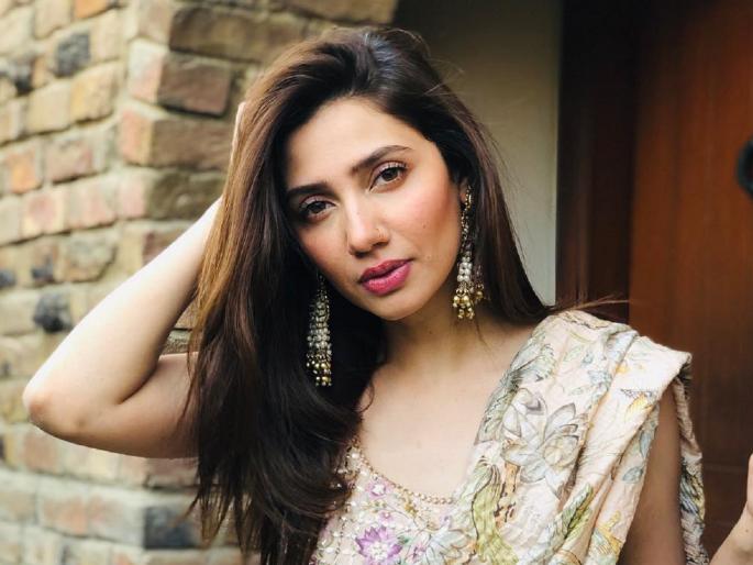 Is Pakistani actress Mahira Khan engaged to boyfriend Salim Karim | रणबीर कपूरसोबतच्या फोटोंमुळे चर्चेत आलेल्या माहिरा खानने उरकला साखरपुडा?