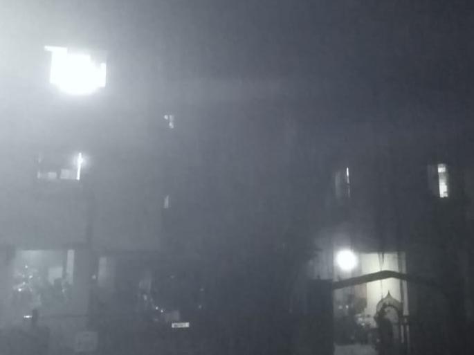 Panic among citizens due to gas of chemical companies in Ambernath railway station area | अंबरनाथ रेल्वे स्थानक परिसरात केमिकल कंपन्यांच्या गॅसमुळे नागरिकांमध्ये घबराट Panic among citizens due to gas of chemical companies in Ambernath railway station area | अंबरनाथ रेल्वे स्थानक परिसरात केमिकल कंपन्यांच्या गॅसमुळे नागरिकांमध्ये घबराट