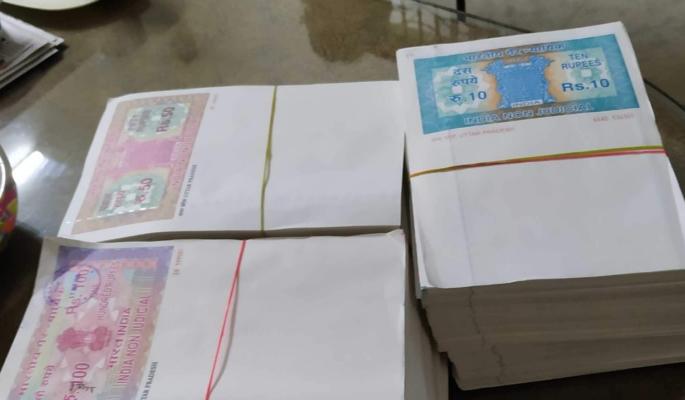Complaints of many not getting stamps in Jamnera | जामनेरात स्टँप मिळत नसल्याच्या अनेकांच्या तक्रारी Complaints of many not getting stamps in Jamnera | जामनेरात स्टँप मिळत नसल्याच्या अनेकांच्या तक्रारी