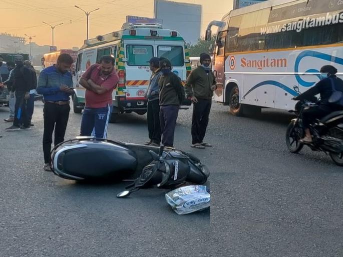 Pune Accident News: near Navale Bridge for second day in a row; Borewell truck hits two-wheeler | Pune Accident News: नवले पुलाजवळ सलग दुसऱ्या दिवशी अपघात; दुचाकीला बोअरवेल ट्रकची धडक Pune Accident News: near Navale Bridge for second day in a row; Borewell truck hits two-wheeler | Pune Accident News: नवले पुलाजवळ सलग दुसऱ्या दिवशी अपघात; दुचाकीला बोअरवेल ट्रकची धडक
