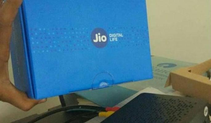what you will get in Reliance jio's gigaFiber? set top box, tariff plans and much more | Reliance AGM 2019: जिओचा सेट टॉप बॉक्स म्हणजे 'अल्लाउद्दीनचा दिवा' what you will get in Reliance jio's gigaFiber? set top box, tariff plans and much more | Reliance AGM 2019: जिओचा सेट टॉप बॉक्स म्हणजे 'अल्लाउद्दीनचा दिवा'