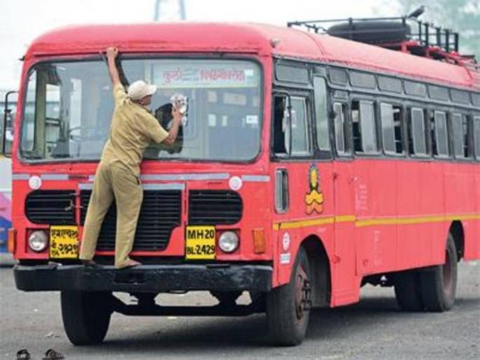 Surrender of holidays by ST employees to avoid financial crisis | आर्थिक कोंडी टाळण्यासाठी एसटी कर्मचाऱ्यांकडून सुट्यांचे समर्पण Surrender of holidays by ST employees to avoid financial crisis | आर्थिक कोंडी टाळण्यासाठी एसटी कर्मचाऱ्यांकडून सुट्यांचे समर्पण