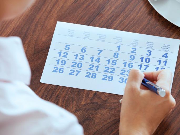 What are the causes of menstrual cycle change dates | दर महिन्याला पाळी येण्याची वेळ चुकते का? जाणून घ्या असं का होतं What are the causes of menstrual cycle change dates | दर महिन्याला पाळी येण्याची वेळ चुकते का? जाणून घ्या असं का होतं