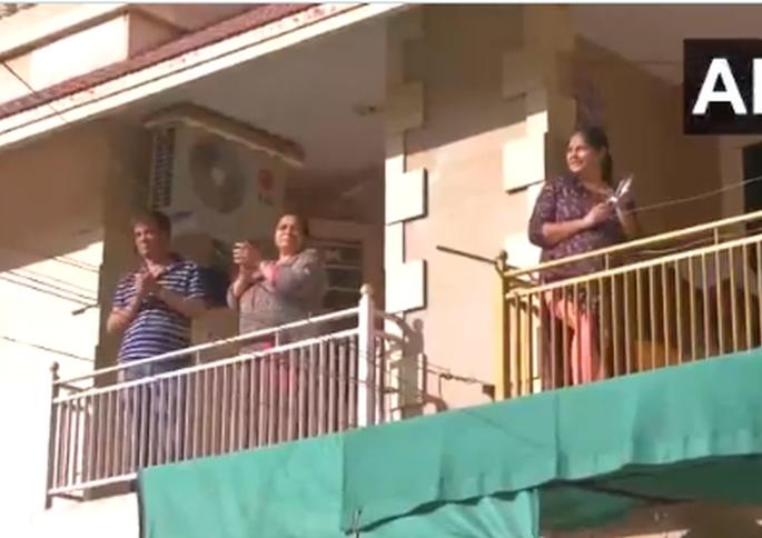 Coronavirus: Expressing gratitude every day in Gujarat with clap and sound appeal by PM narendra modi MMG | Coronavirus: गुजरातमध्ये दररोज व्यक्त होतेय कृतज्ञता, महिनाभरापासून सुरुयं थाळी अन् टाळीचा उपक्रम Coronavirus: Expressing gratitude every day in Gujarat with clap and sound appeal by PM narendra modi MMG | Coronavirus: गुजरातमध्ये दररोज व्यक्त होतेय कृतज्ञता, महिनाभरापासून सुरुयं थाळी अन् टाळीचा उपक्रम
