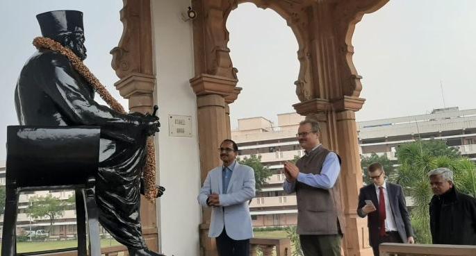 Consul General David Raj's Visits the Hedgewar Memorial Temple | कॉन्सेल जनरल डेव्हिड रांज यांची डॉ. हेडगेवार स्मृती मंदिराला भेट Consul General David Raj's Visits the Hedgewar Memorial Temple | कॉन्सेल जनरल डेव्हिड रांज यांची डॉ. हेडगेवार स्मृती मंदिराला भेट
