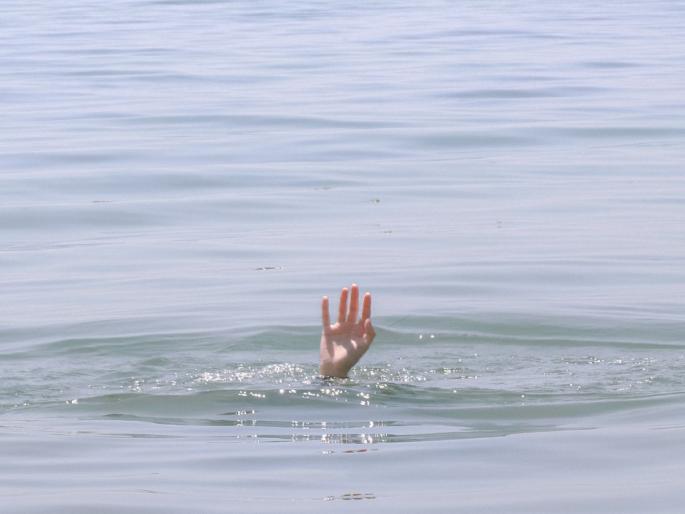 6 Members Of A Family Drown In River In Gujarat's Kheda | धक्कादायक! नदीत आंघोळीसाठी गेलेल्या सहा भावंडांचा पाण्यात बुडून मृत्यू 6 Members Of A Family Drown In River In Gujarat's Kheda | धक्कादायक! नदीत आंघोळीसाठी गेलेल्या सहा भावंडांचा पाण्यात बुडून मृत्यू