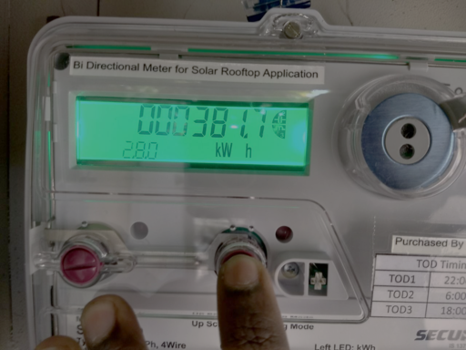 Power consumer rights only on paper; New meters, repairs delayed | वीज ग्राहकांचे अधिकार कागदावरच; नवीन मीटर, दुरुस्तीच्या कामांना दिरंगाई Power consumer rights only on paper; New meters, repairs delayed | वीज ग्राहकांचे अधिकार कागदावरच; नवीन मीटर, दुरुस्तीच्या कामांना दिरंगाई