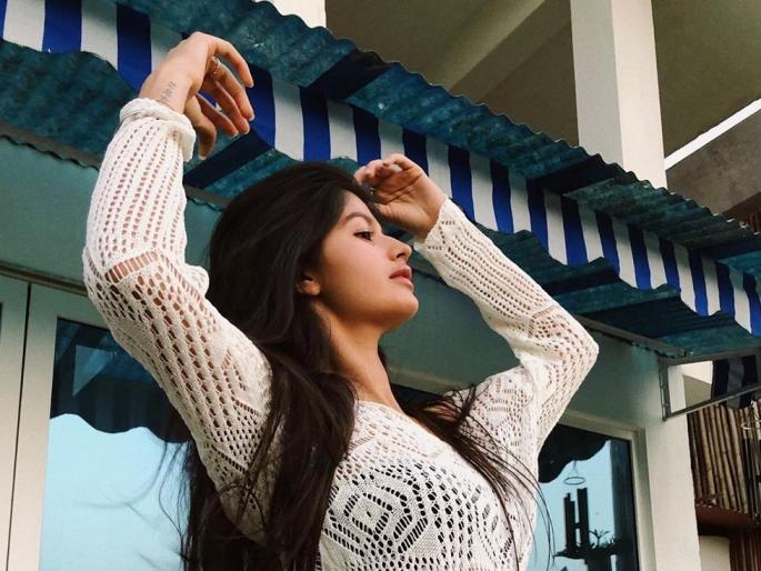 see glamours photos varun dhawan niece anjini dhawan | वरूण धवनच्या पुतणीचे हे ग्लॅमरस फोटो पाहून व्हाल खल्लास, बॉलिवूड बालांनाही देते मात see glamours photos varun dhawan niece anjini dhawan | वरूण धवनच्या पुतणीचे हे ग्लॅमरस फोटो पाहून व्हाल खल्लास, बॉलिवूड बालांनाही देते मात
