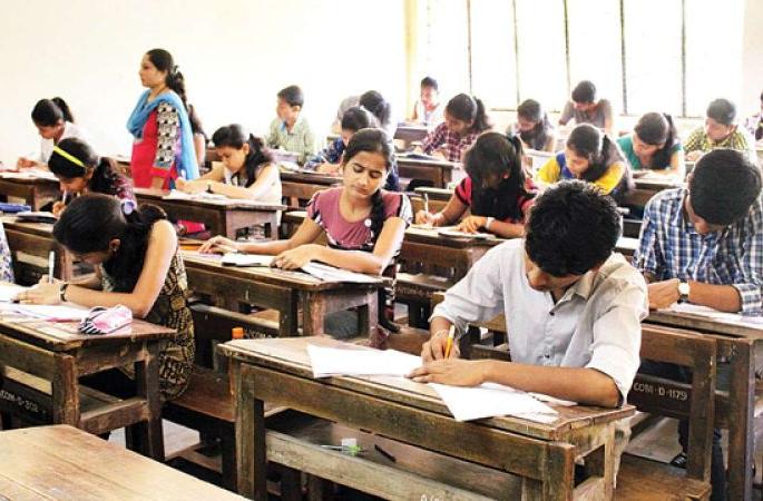 Students now have a single seat number in the exam for up to six semesters; Decision of Amravati University | आता विद्यार्थ्यांना सहा सेमिस्टरपर्यंत परीक्षेत एकच आसन क्रमांक; अमरावती विद्यापीठाचा निर्णय Students now have a single seat number in the exam for up to six semesters; Decision of Amravati University | आता विद्यार्थ्यांना सहा सेमिस्टरपर्यंत परीक्षेत एकच आसन क्रमांक; अमरावती विद्यापीठाचा निर्णय