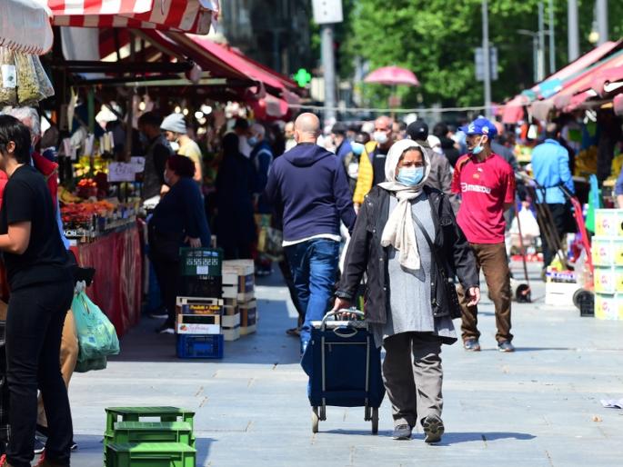 Coronavirus: Radha of foreign nationals for not being able to go home! | Coronavirus: घरी जायला न मिळाल्याने परदेशी नागरिकांचा राडा! Coronavirus: Radha of foreign nationals for not being able to go home! | Coronavirus: घरी जायला न मिळाल्याने परदेशी नागरिकांचा राडा!