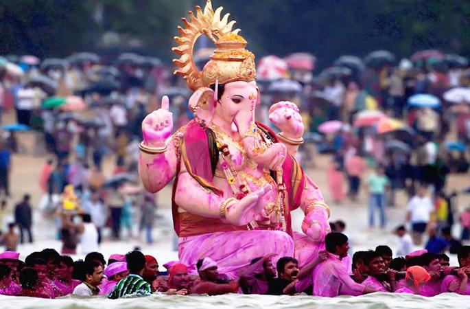 This decision was taken by 702 villages in Solapur district during this year's Ganeshotsav | यंदाच्या गणेशोत्सवात सोलापूर जिल्ह्यातील ७०२ गावांनी घेतला हा निर्णय