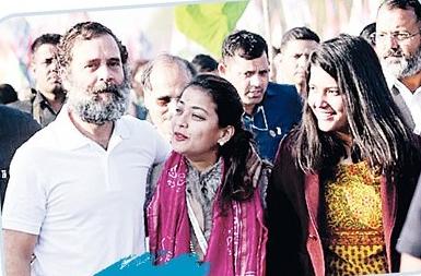 Rubab in Delhi.... desperate in the street; Two leaders...two parties...but one story | दिल्लीत रुबाब....गल्लीत हतबल; दोन नेते...दोन पक्ष...कहाणी मात्र एकच Rubab in Delhi.... desperate in the street; Two leaders...two parties...but one story | दिल्लीत रुबाब....गल्लीत हतबल; दोन नेते...दोन पक्ष...कहाणी मात्र एकच