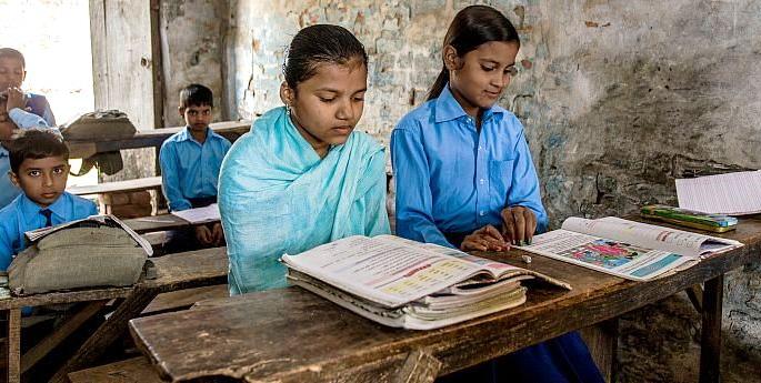 Backward class students in private and reputed universities are deprived of scholarships | खासगी व अभिमत विद्यापीठातील मागासवर्गीय विद्यार्थी शिष्यवृत्तीपासून वंचित