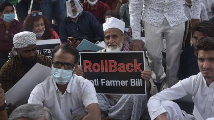 Chakka Jam in Nagpur in support of farmers | शेतकऱ्यांच्या समर्थनार्थ नागपुरातही चक्का जाम